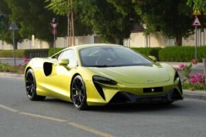 McLaren Artura Yellow 2024
