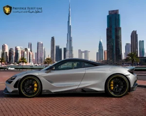 McLaren 720S image 2